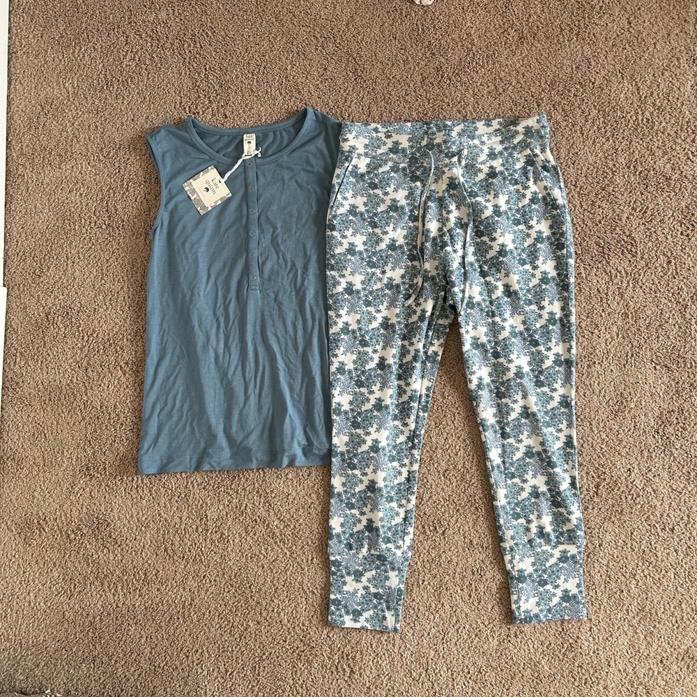 Kate Quinn NWT lounge set